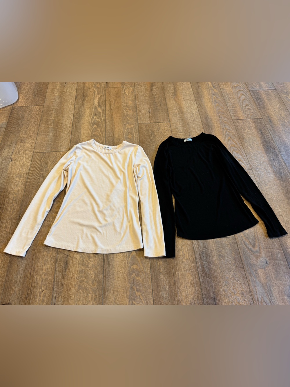 Set of 2 Long Sleeve Ribbed Shirts Zeagoo Size Medium Black & Cream